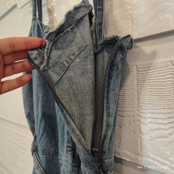 Light Denim Chambray Jumpsuit Knotted Strap Belt Women Medium 100% Cotton - Picture 5 of 12